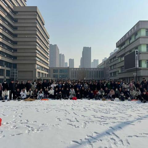 即墨区华山路小学破冰除雪行动