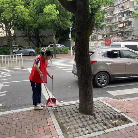 九龙城社区开展“护河爱水 清洁家园”志愿服务活动