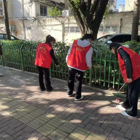 九龙城社区开展“护河爱水 清洁家园”志愿服务活动