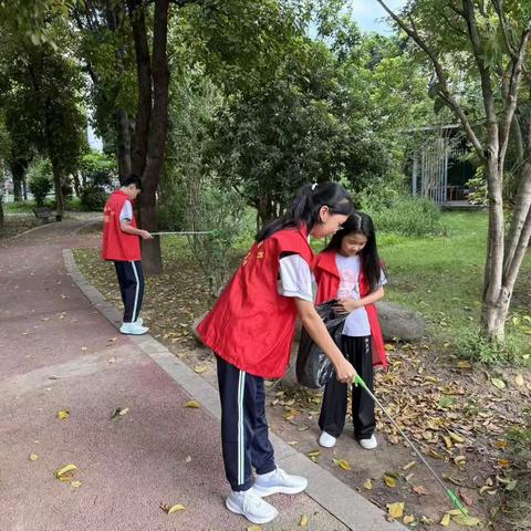 九龙城社区开展“护河爱水 清洁家园”志愿服务活动