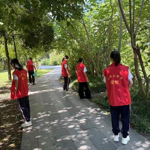 九龙城社区开展“护河爱水 清洁家园” 志愿服务活动