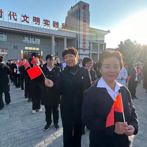 红旗飘扬映朝阳，青春誓言铸辉煌——一二七团中学迎国庆升旗仪式主题教育活动