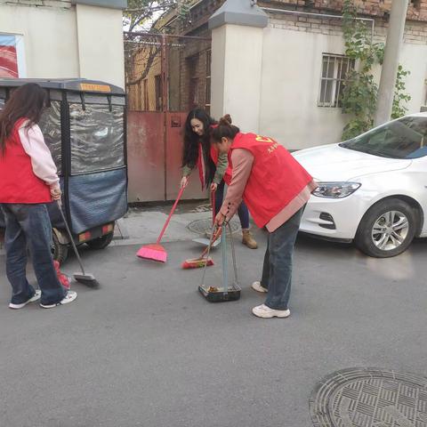 文昌社区开展巩卫清扫活动