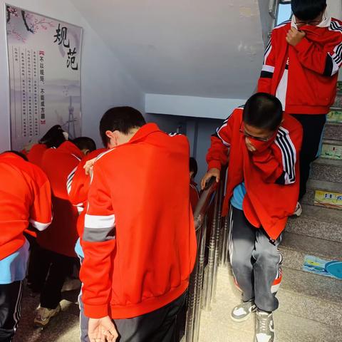 以练促防 防患未然——富江乡学校紧急避险逃生演练