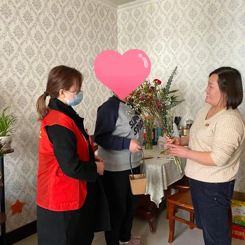 “花语暖童心”困境儿童手工插花活动