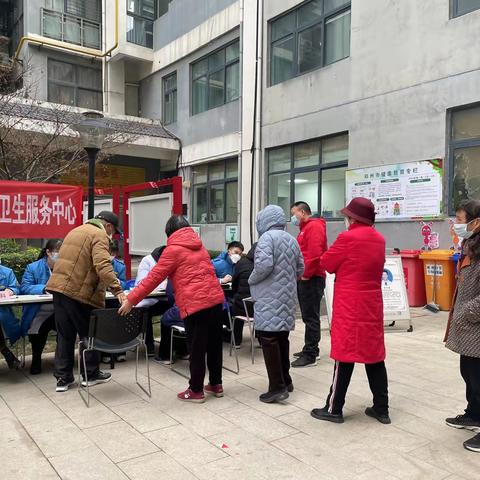 雷锋精神进社区，爱心义诊暖人心