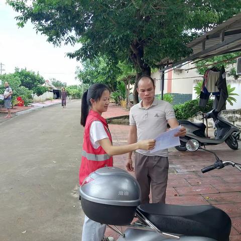 网格员入户宣传，禁毒知识入民心