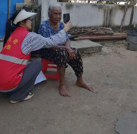 网格员助力“高龄补贴”认证