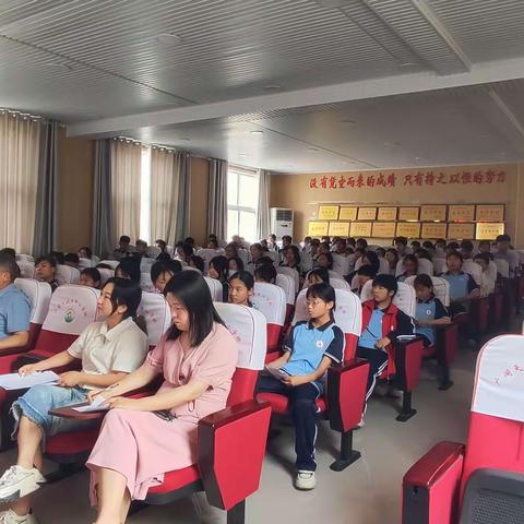广天乡中心校举行“献给父母的赞歌”演讲比赛