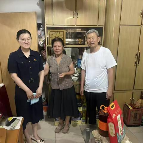 “情暖七一 初心如磐”鲁丰社区开展走访慰问老党员活动