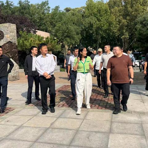 长沙市望城区政协一行到甸柳新村街道第三社区调研便民改造项目