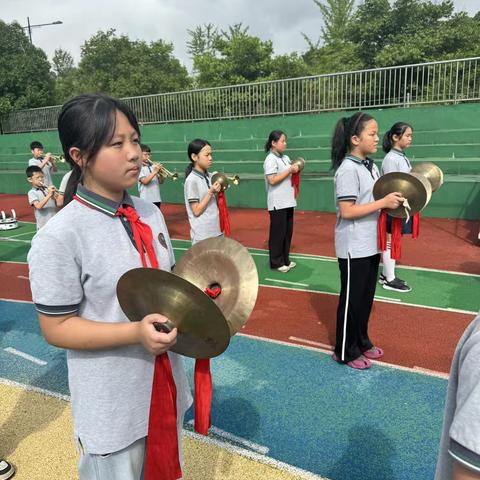 鼓号铿锵，擦声飞扬——中山小学教育集团南明校区鼓号队大擦小擦的激情乐章