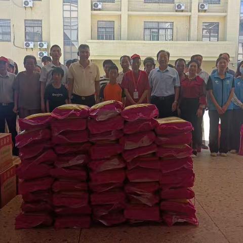 关爱老年健康送光明