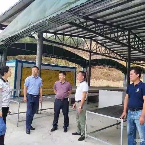 吉阳区委常委、区政府副区长曾岑到六道社区农贸市场指导“创文巩卫”工作