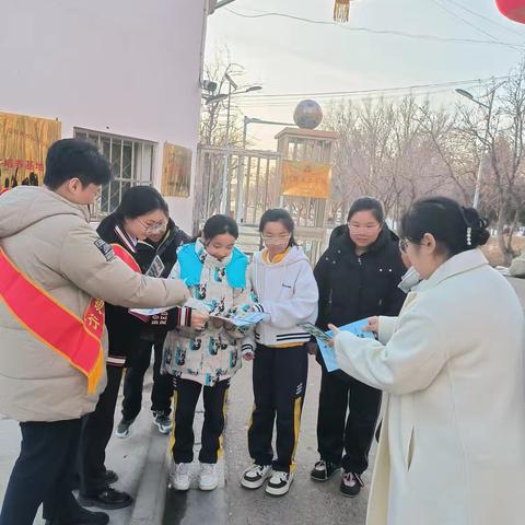 一八四团支行开展“金融安全进校园”活动