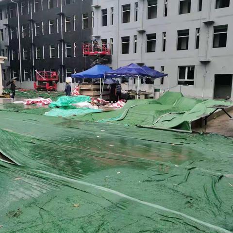 雨天坚持日常巡查，严格排查辖区各类污染源