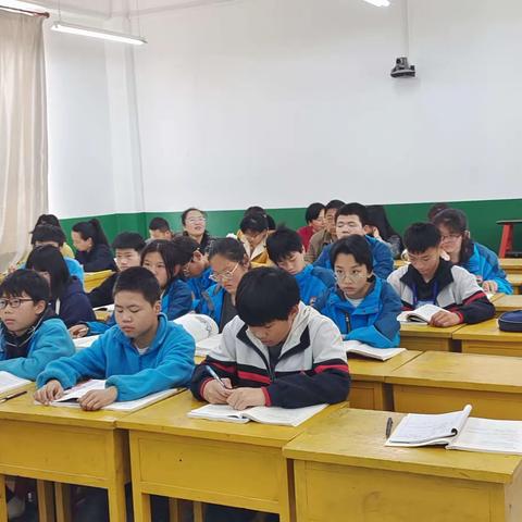 【三名＋建设】启迪师生智慧 提升教学水平——冯翊初中教育集团冯村初中在扶智平台听公开课活动纪实