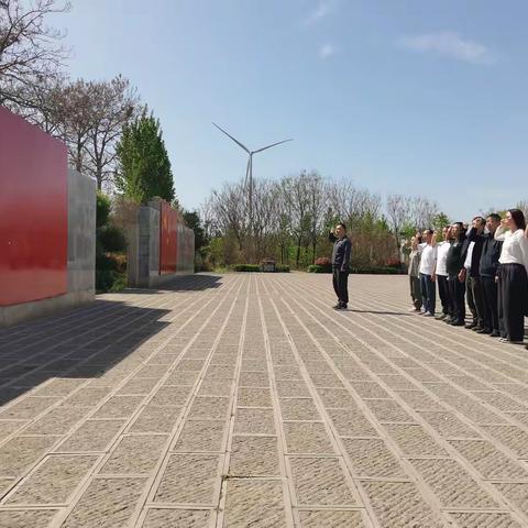 朝歌街道城西社区四月份主题党日        走进石林旧址——寻红色足迹悟为民情怀，承先烈遗志创幸福社区