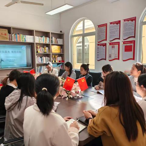 不负晨光 优化晨锻一一中大班组晨间体锻教研活动。