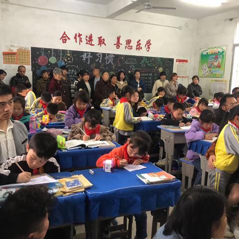 真诚携手  共轨同行——石人乡中心小学召开2023年春季家长会