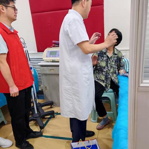 检验系统党支部主题党日活动——“不忘初心，鱼水之情”支部书记赵顺锋关心关爱困难患者