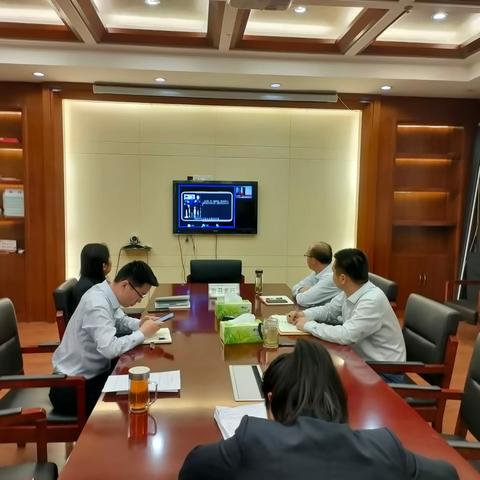 南召支行组织人员观看‘’违法放贷‘’案件警示教育专题片