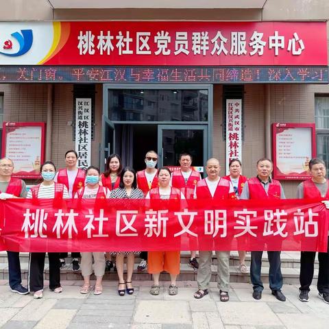 清理楼道堆放杂物，清道夫志愿服务在行动