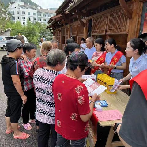 “存款保险保存款 建行存款保安全” ——建设银行莲城支行开展存款保险下乡活动