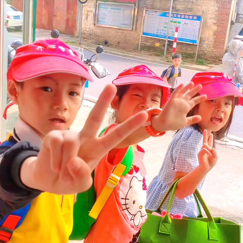 新学期的序章悄然翻开，如诗如画，每一寸光阴都值得被温柔以待。