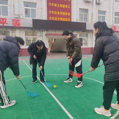 文惠小学冰雪进校园——旱地冰球培训