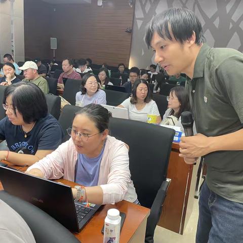 列表与字典综合应用