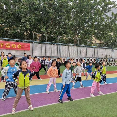 甜甜幼儿园德知二班👉花样篮球课👈🏀🏀🏀🎊🎊🎊孩子们这节课表现棒棒哒👍👍👍