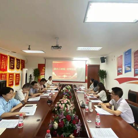 万宁市行政审批服务局“店小二论坛”开讲