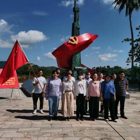 万宁市行政审批服务局开展 “传承红色基因，奋进新征程”七一主题党日活动