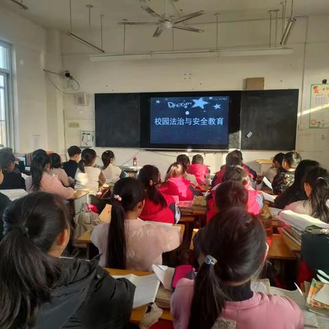 草坡小学——“法治”“安全”进校园