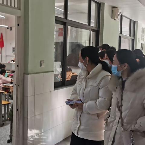 守护舌尖安全，筑牢健康防线 ——阳光实验小学组织学校家委会代表陪餐