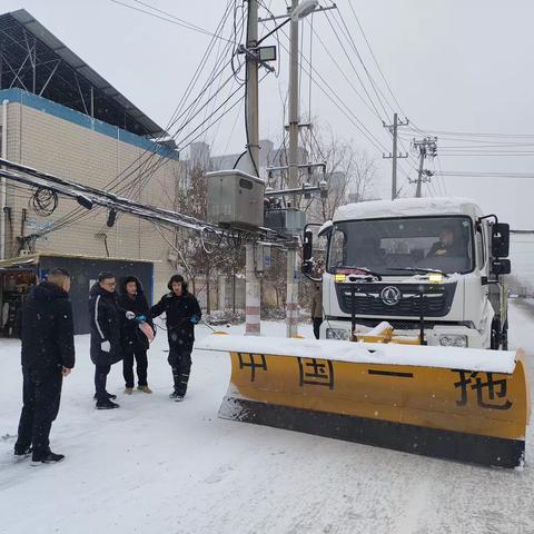 小年迎瑞雪    合力保畅通———汝州市农村公路管理所