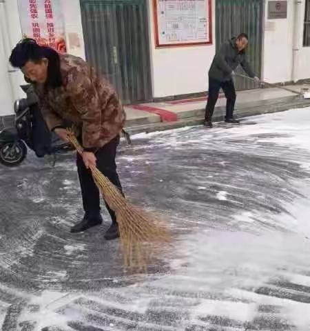 廿里铺开展“人人动手美家园 干干净净欢度春节”环境卫生集中清理活