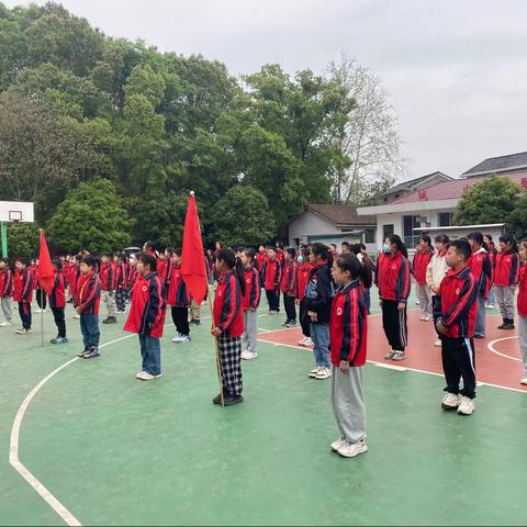 雷锋精神我传承  争做先锋好少年——古城学校学雷锋活动总结大会暨新队员入队仪式