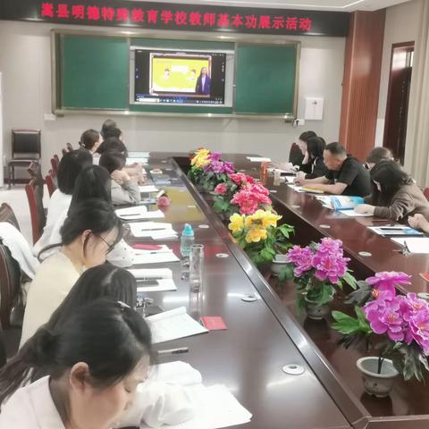 “微”中见能       “课”展风采