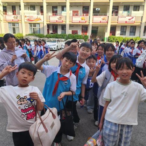 以手触药香，以心悟传承——德亭中心小学学生中参加中医药研学