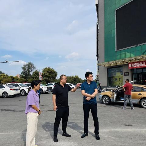 副区长王福牮同志现场调研石桥子商街建设工作