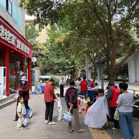 【红色等驾坡】暖心义诊进社区 健康服务零距离——建工路社区开展爱心义诊活动