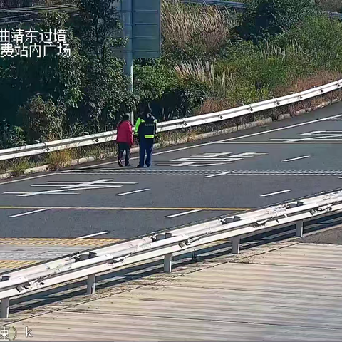 暖心救助迷路老人 热情服务传递温情