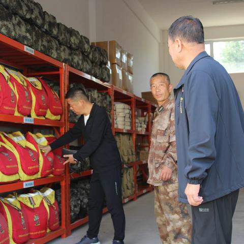 局包保领导开展巡林、检查指导横山林场各项工作