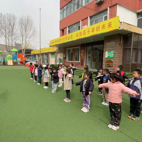 寿光市爱心幼儿园大一班娃娃兵课