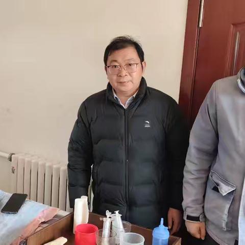 农行峡山岞山支行服务行动不便老人，上门服务送爱到家！