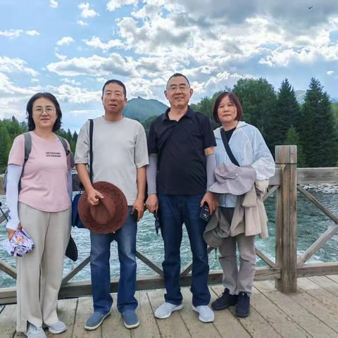 新疆:一半是人间烟火，一半是星辰旷野