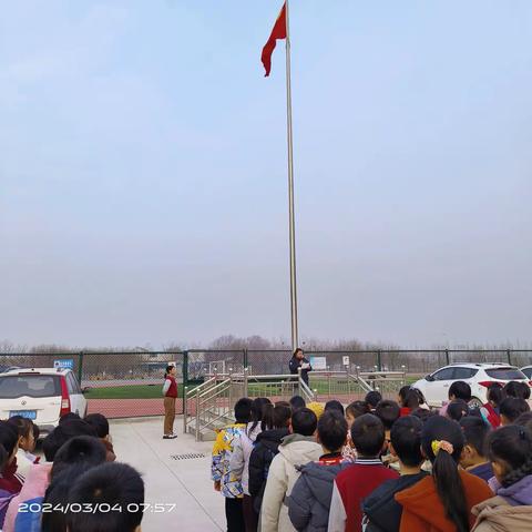 “弘扬雷锋精神 争做时代好少年”——程坞小学举行雷锋日主题升旗仪式