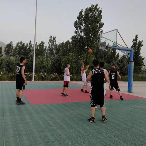 竞技展风采 团结聚合力  亚湾公司成功举办“迎中秋·庆国庆”职工运动会